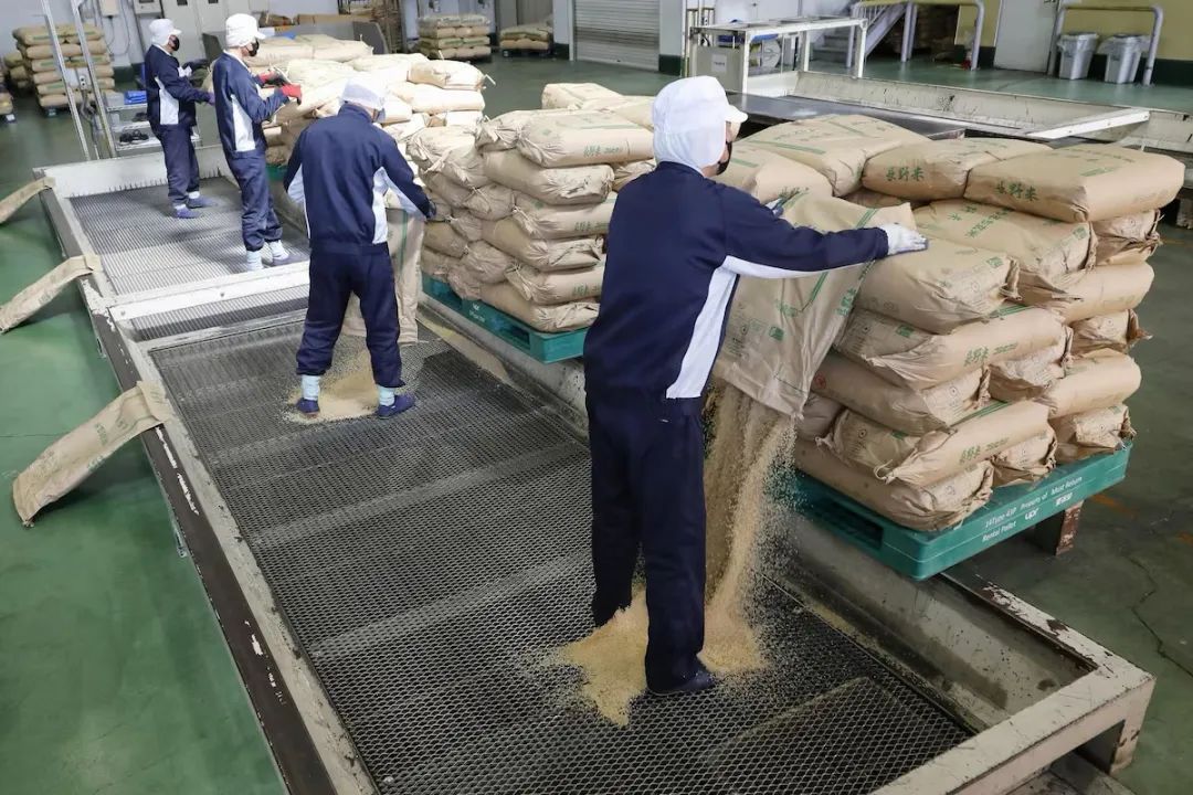 石破茂硬扛通胀“顺差爆表，物价飞涨！日元贬值下，日本陷入‘纸面繁荣’？”