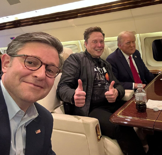 美众议院议长约翰逊晒三人合影：感谢马斯克对政府效率部的贡献